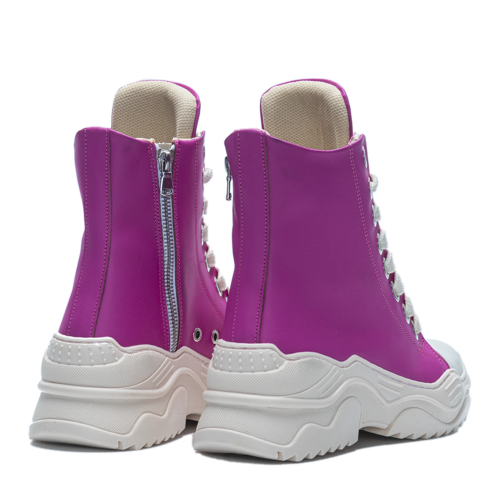 REBEL HIGH – Leather