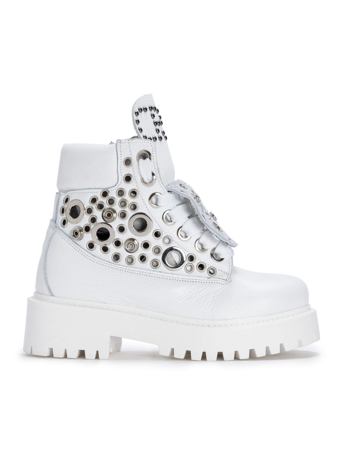 STARBOOT CUSTOM – White Silver Stud Edition