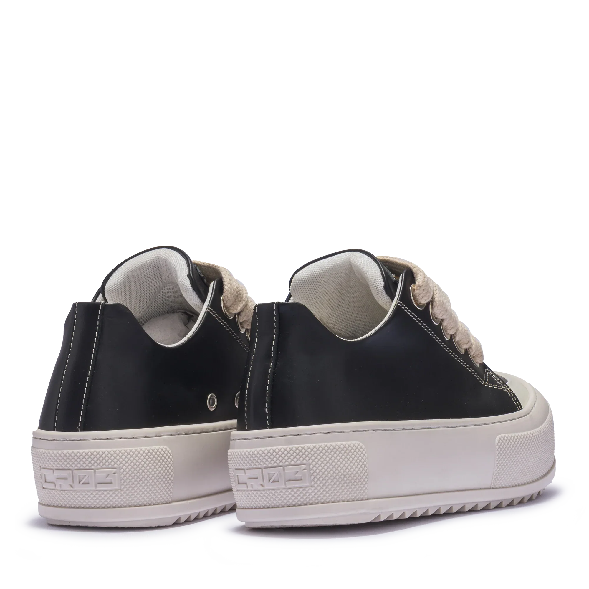 BULK – Low Top Total Black Leather