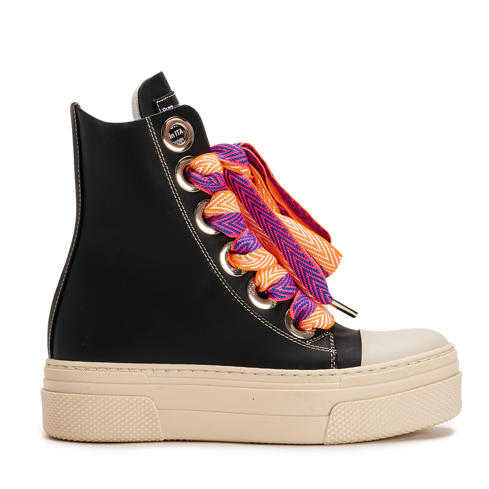 CALIPSO 300 – Black Laces Orange Fluo