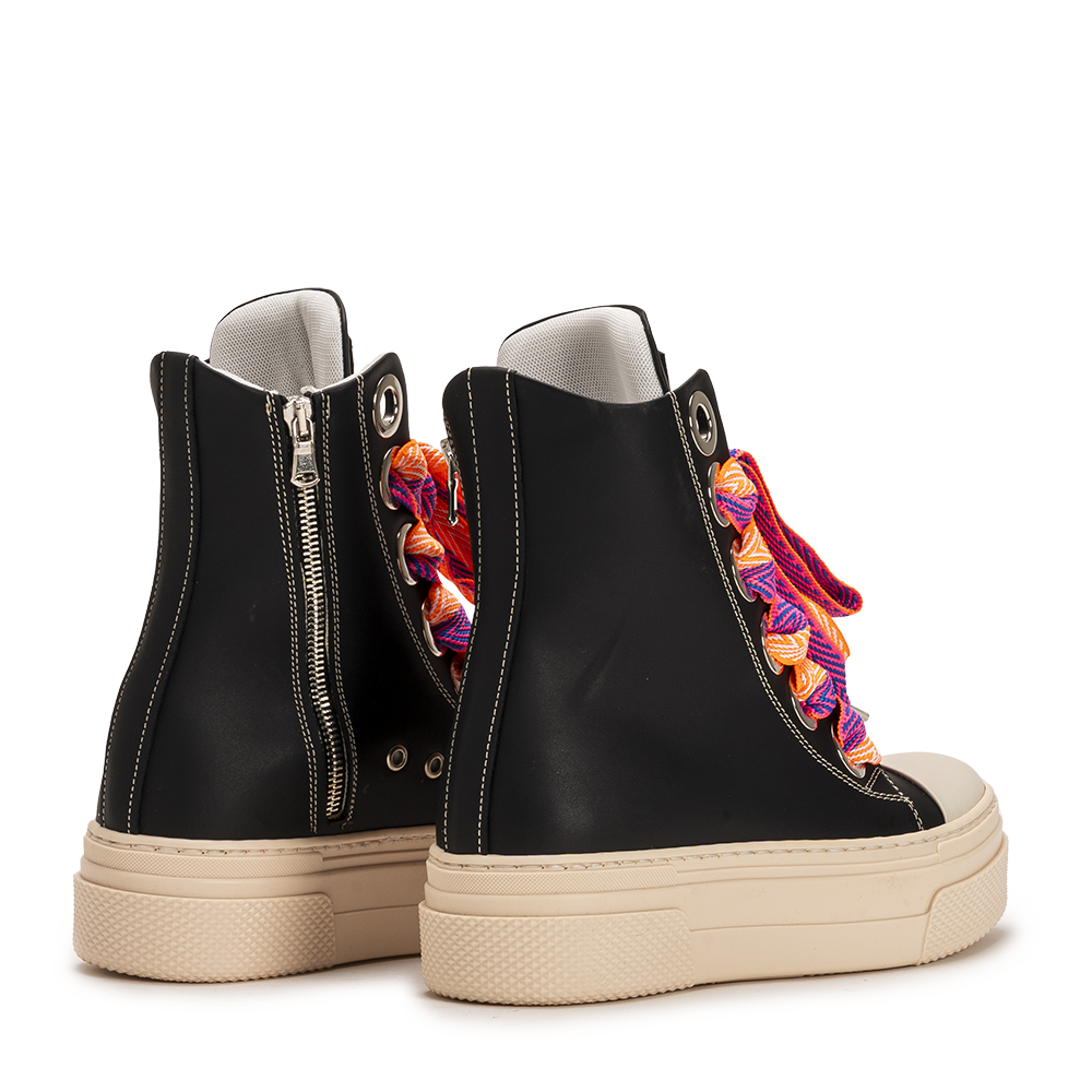 CALIPSO 300 – Black Laces Orange Fluo