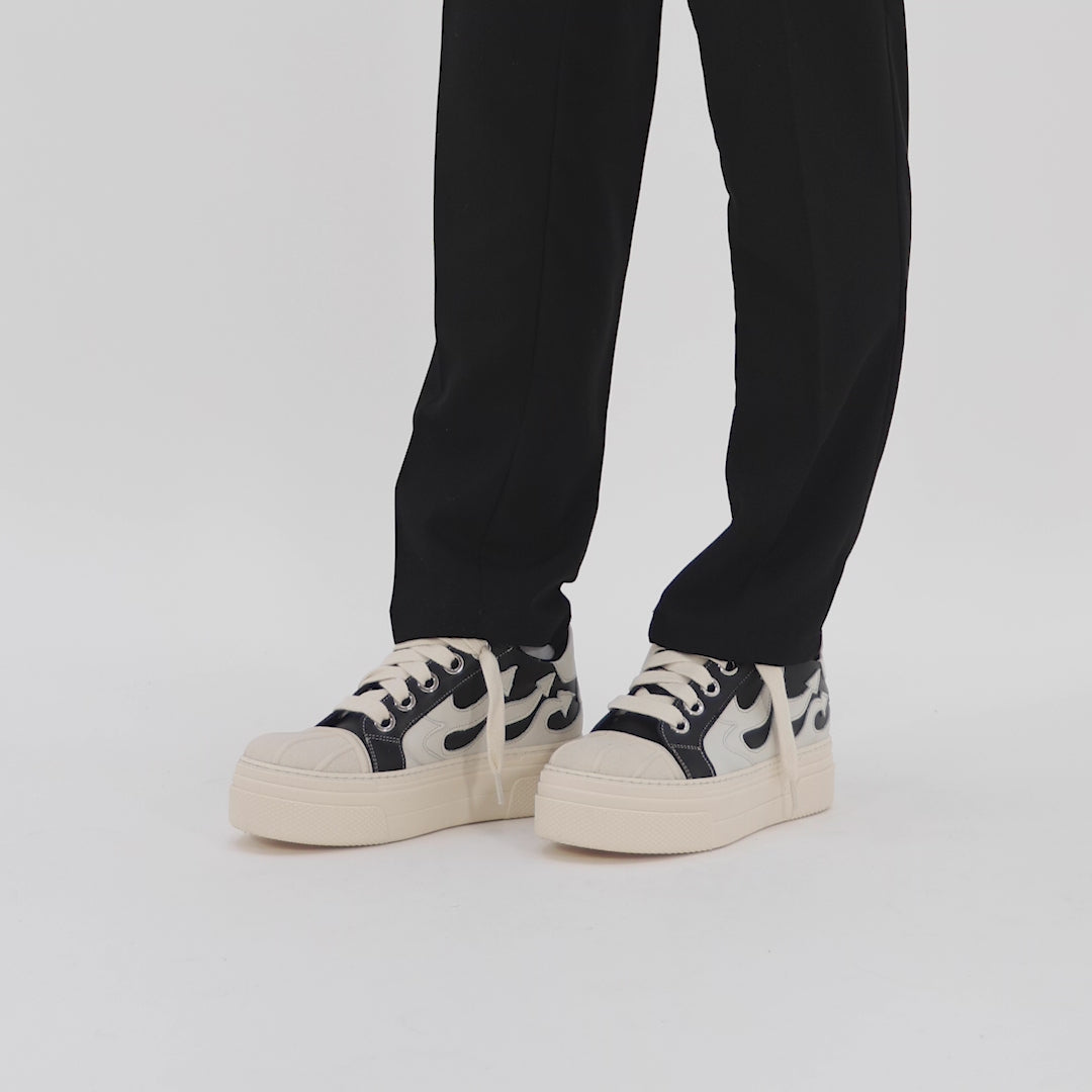 CALIPSO FLAME – Black White Low